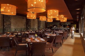 4 restaurants, breakfast, lunch, dinner served; international cuisine
