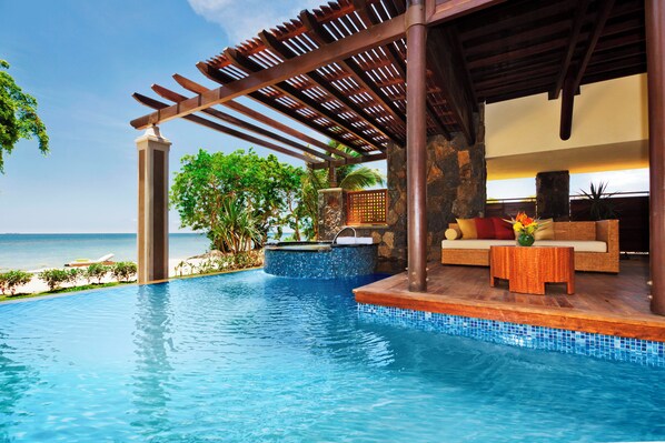 Luxury Beachfront Pool suite | Private pool