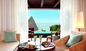 Luxury Pool Suite Partial Seaview | Utsikt från rummet