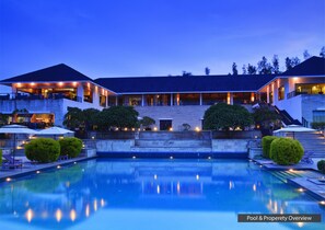 Indoor pool, outdoor pool, sun loungers - The Serai Chikmagalur (Chikkamagaluru)