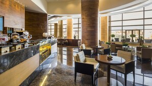 Lobby-lounge