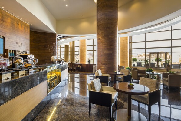 Bar-salon dans le hall
