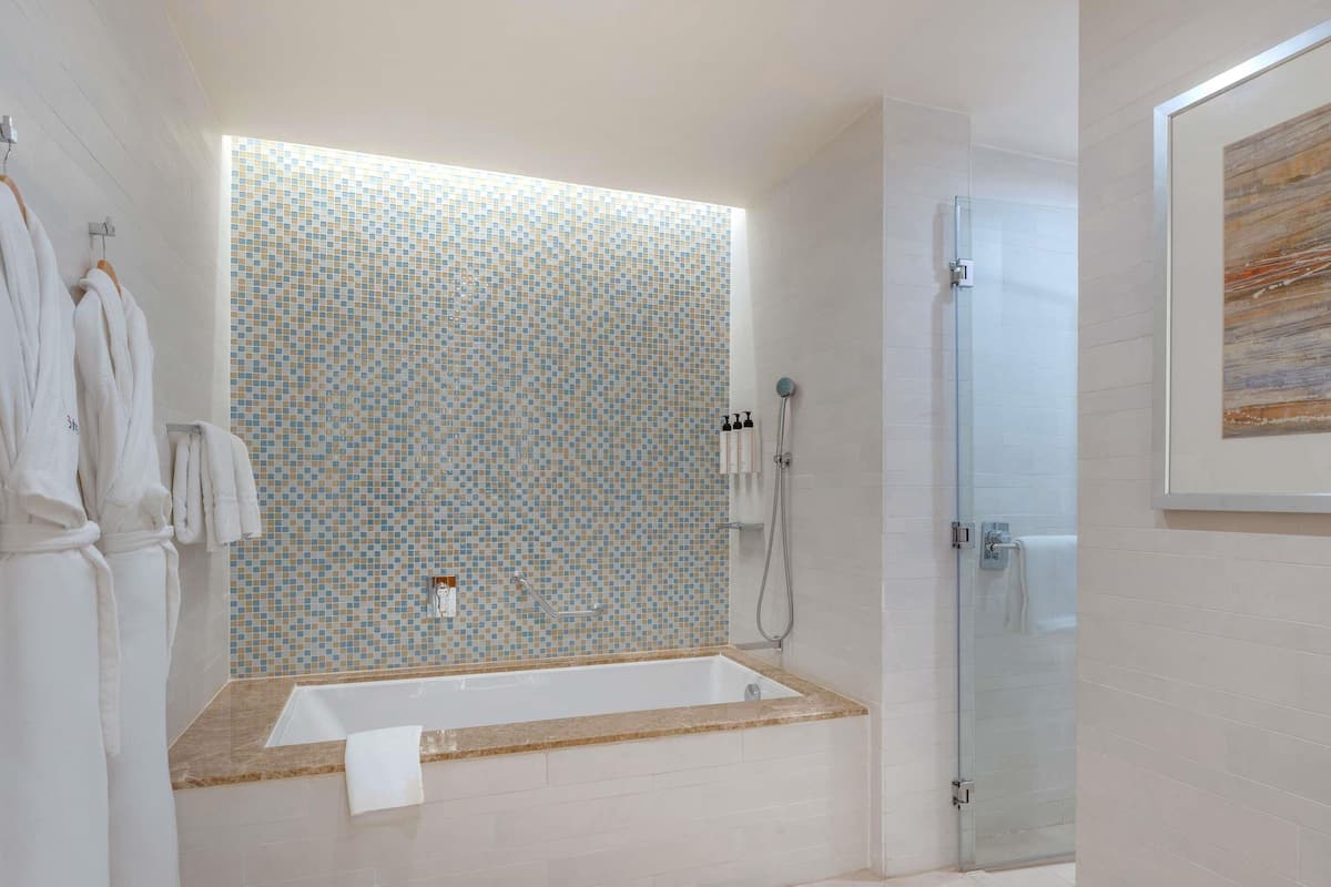 Suíte clássica, 1 cama de casal | 1 quarto, frigobar, cofres nos quartos, escrivaninha