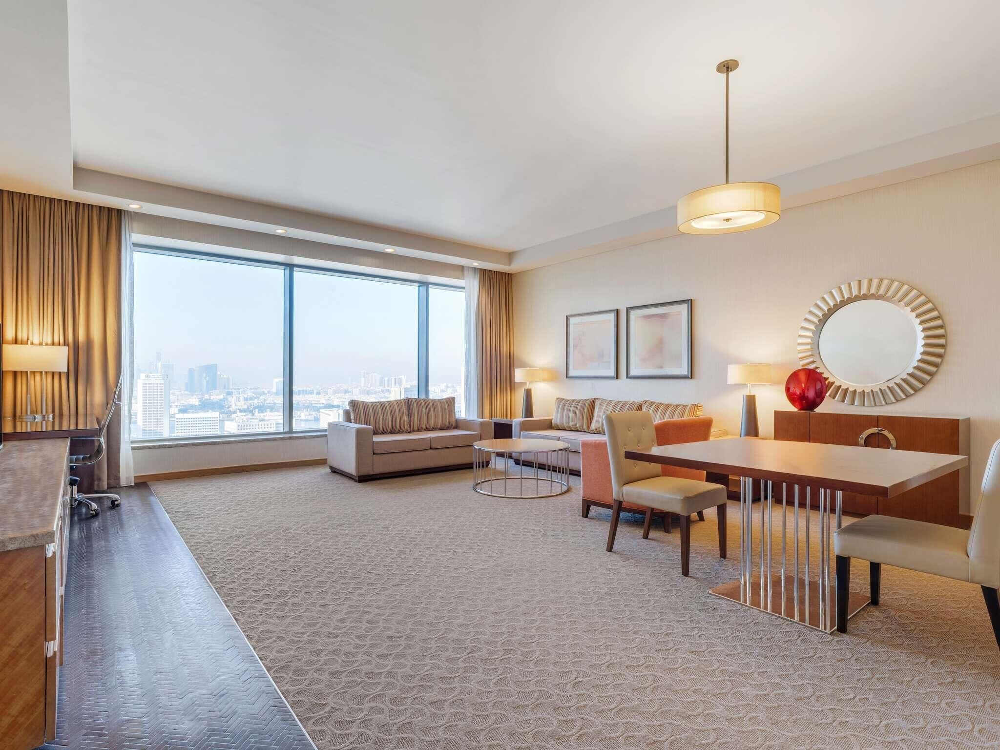 Suite, 1 Double Bed, Corner | Minibar, in-room safe, desk, laptop workspace
