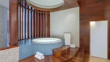 Espace de soins pour les couples, sauna, bain Ă remous, hammam