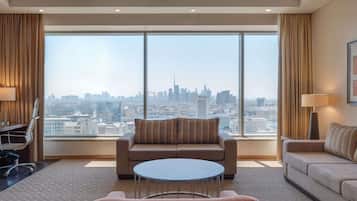 Sviitti, 1 parisänky, kulmassa | 1 makuuhuone, minibaari, tallelokero huoneessa, työpöytä