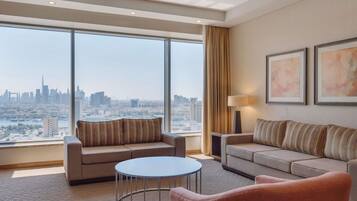1 chambre, minibar, coffres-forts dans les chambres, bureau