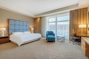 Family Room, 1 King Bed and 2 Twin Beds (Connecting rooms) - Swissotel Al Ghurair (Dubai)