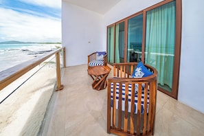 Suite Junior, balcon, vue océan | Coin séjour