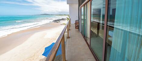 Suíte júnior, sacada, vista para o oceano | Terraço/pátio