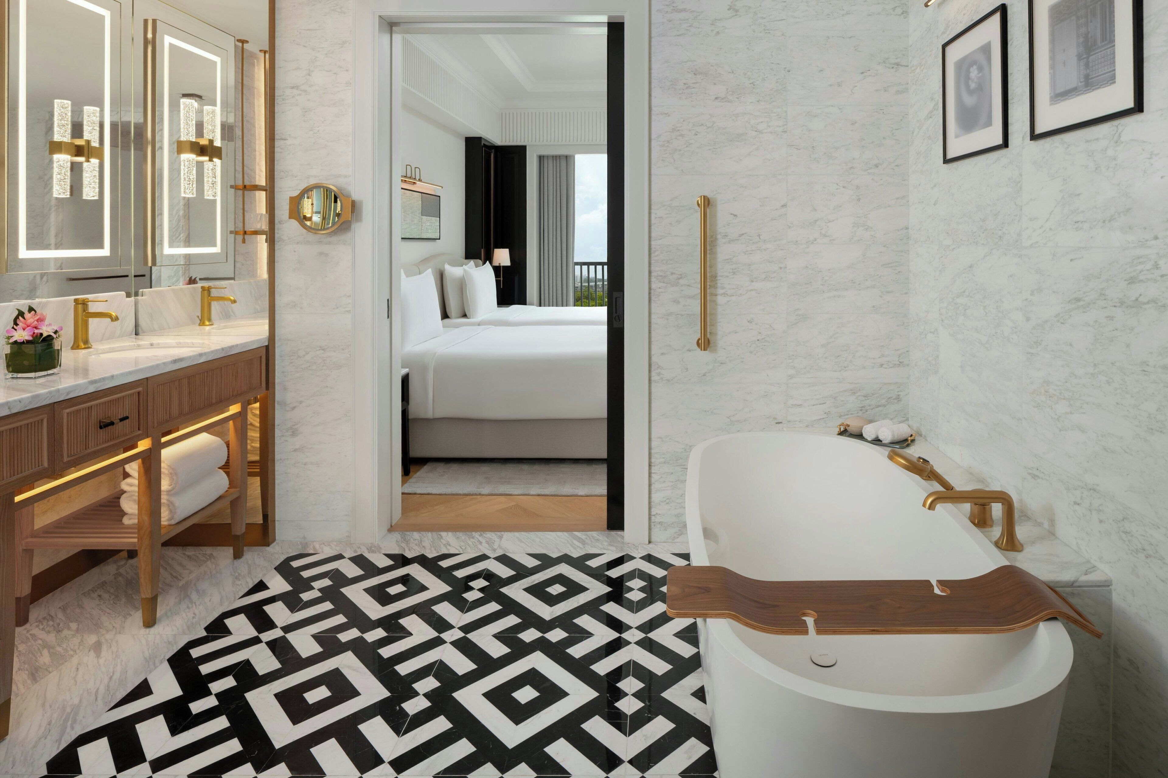 Bruser, gratis toiletartikler, hårtørrer, hjemmesko