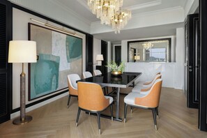 Suite Présidentielle, 1 très grand lit, vue piscine | Literie de qualité supérieure, surmatelas