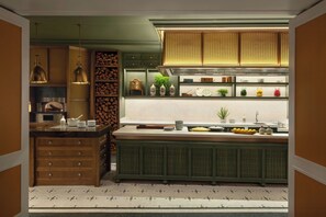 Serveert ontbijt, lunch, diner, Mediterrane gerechten 