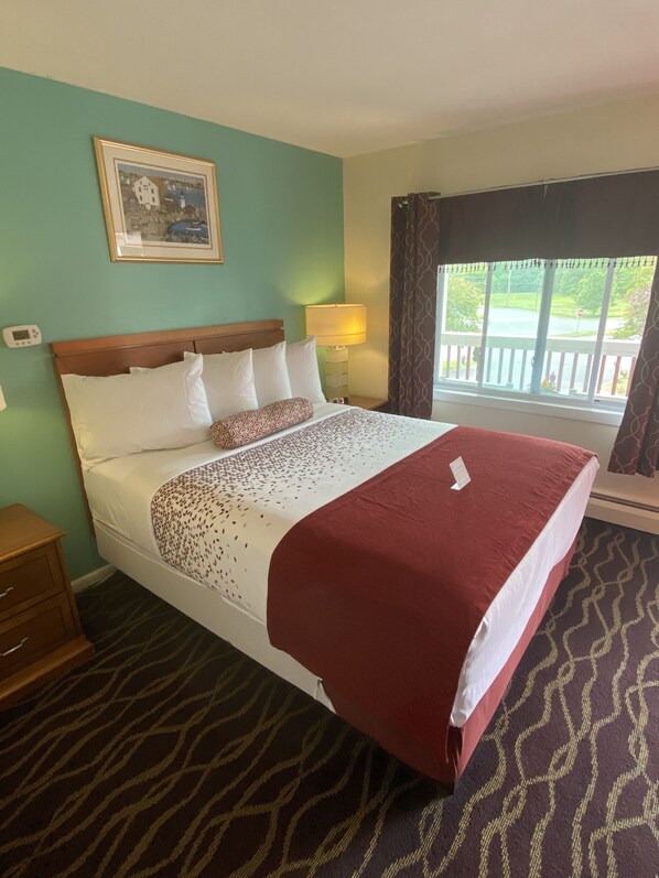 Standard Room, 1 Queen Bed, Non Smoking | Blackout curtains, iron/ironing board, free WiFi, bed sheets