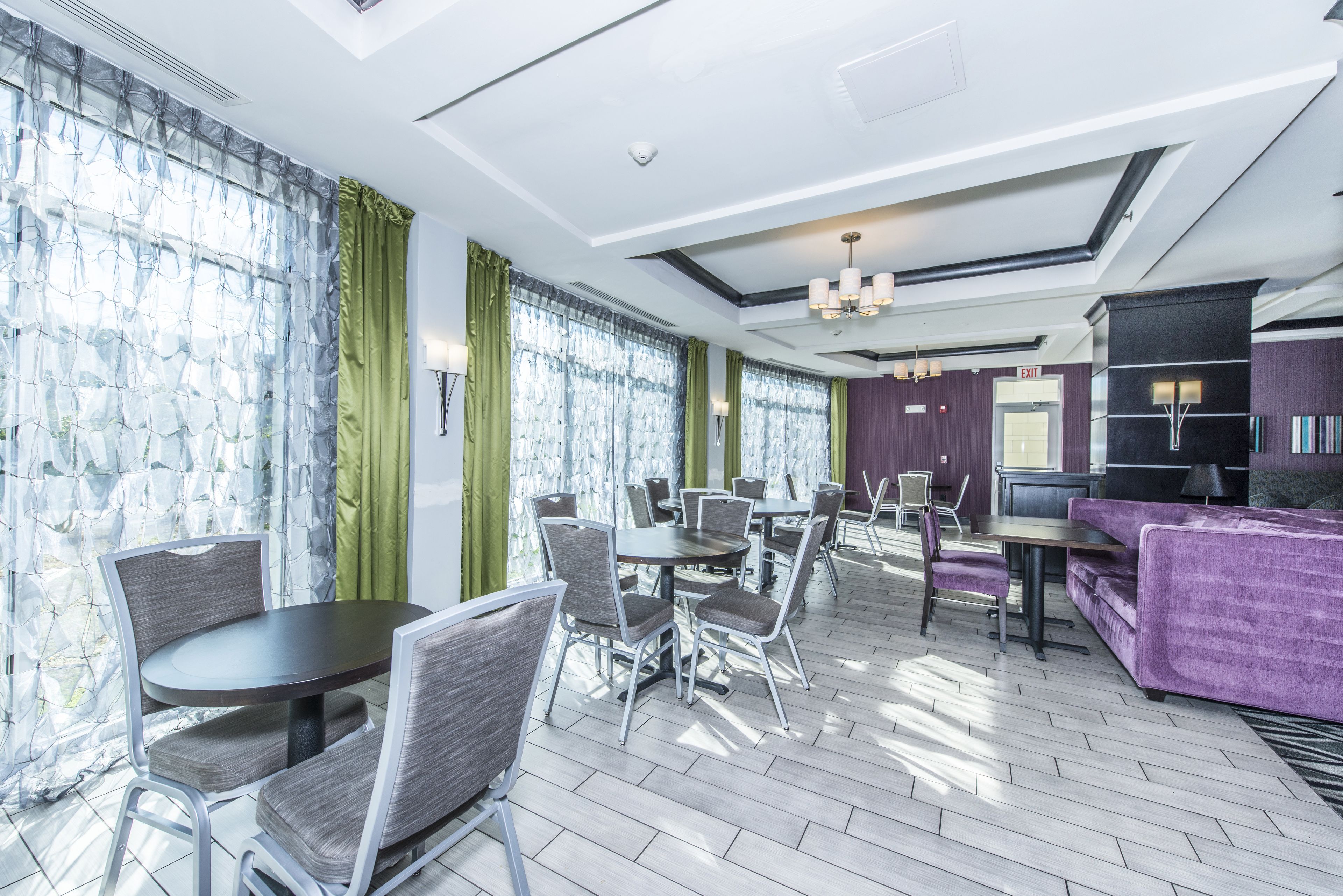 بوفيه فطور مجانًا