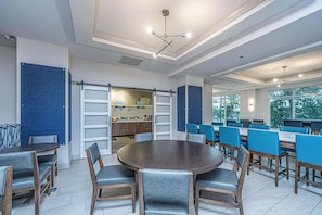 Restaurant - Holiday Inn Express & Suites Charleston Arpt-Conv Ctr Area (North Charleston)