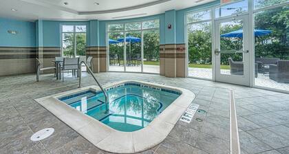 Holiday Inn Express & Suites Charleston Arpt-Conv Ctr Area