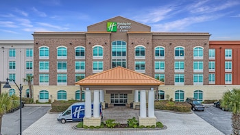 Hotel Exterior at Holiday Inn Express & Suites Charleston Arpt-Conv Ctr Area