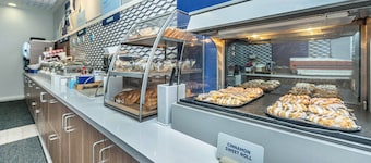 Holiday Inn Express Hotel & Suites Charleston Arpt-Conv Ctr by IHG