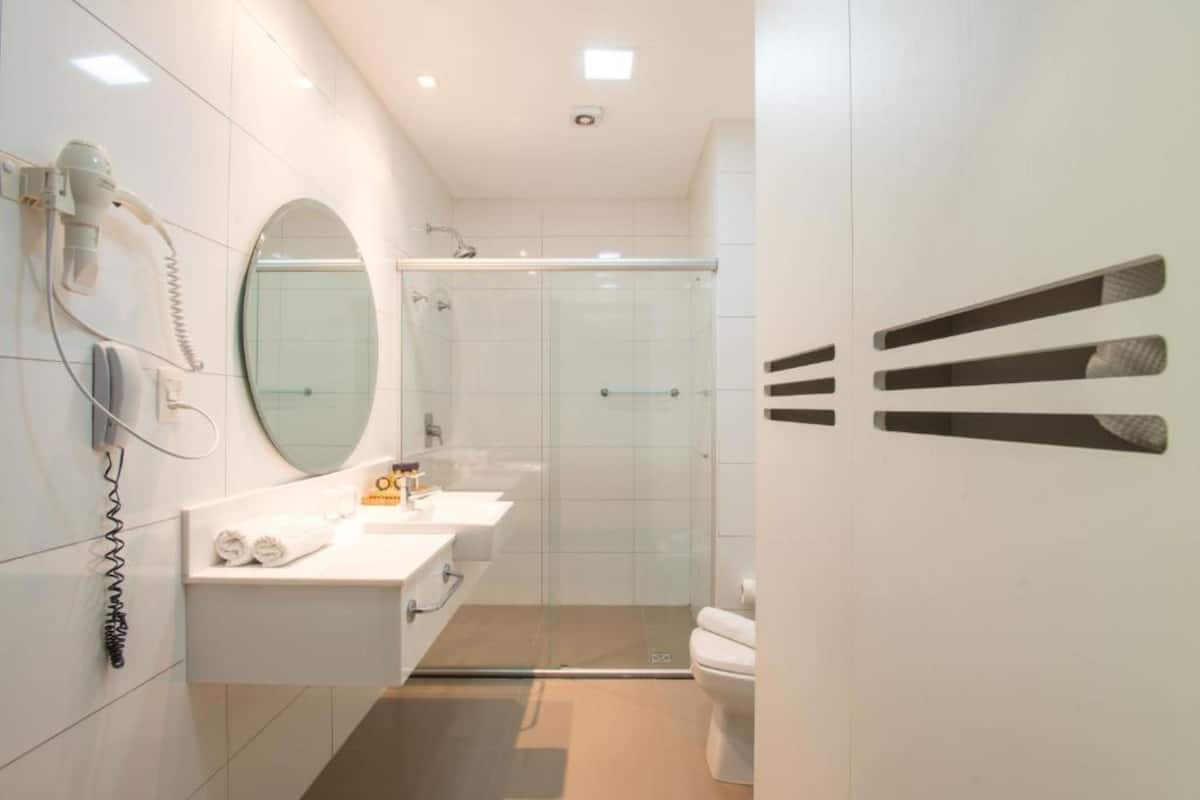 shower, free toiletries, hair dryer, towels