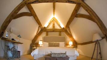 Työpöytä, ilmainen Wi-Fi, vuodevaatteet