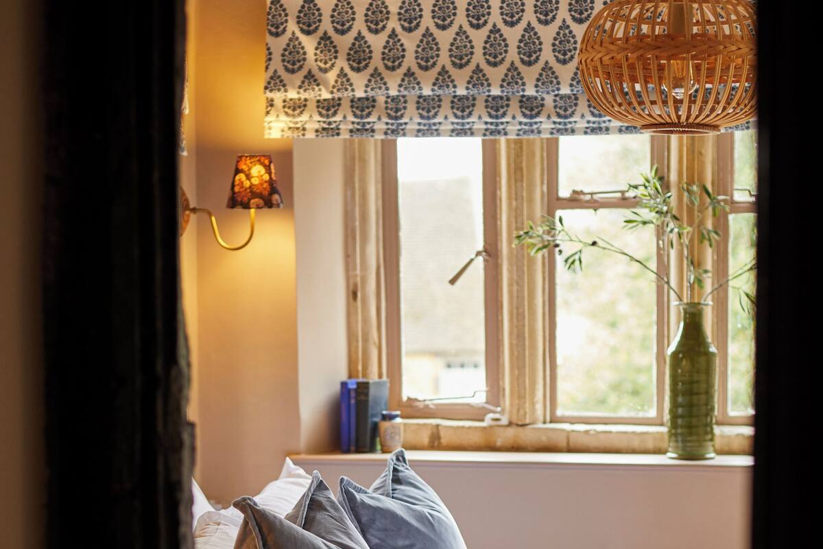 Basic Double Room | Desk, iron/ironing board, WiFi (free), bed sheets