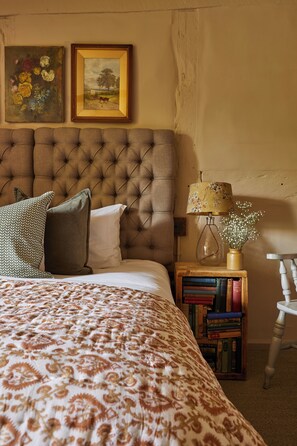 Superior Double Room | Desk, iron/ironing board, WiFi (free), bed sheets