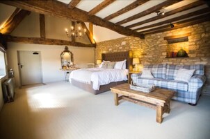 套房, 1 张特大床, 浴缸 | 办公桌、免费 WiFi、床单