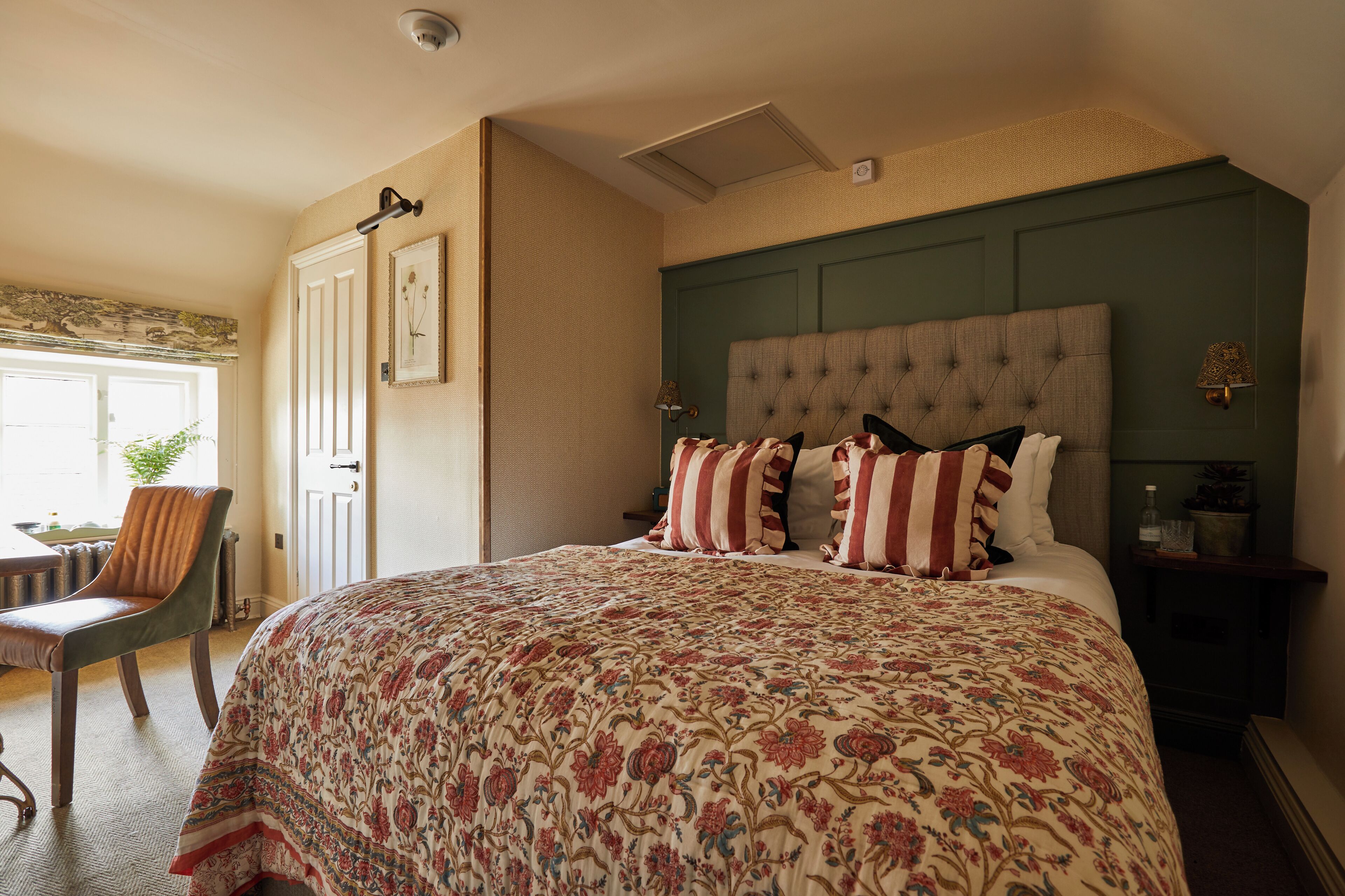 Comfort Room, 1 Double Bed | Desk, iron/ironing board, WiFi (free), bed sheets