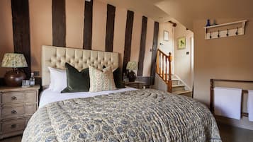 Standard Double Room | Desk, iron/ironing board, free WiFi, bed sheets