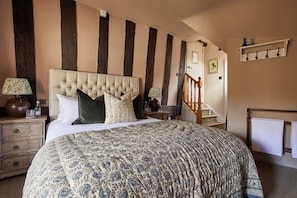 Standard Double Room | Desk, iron/ironing board, WiFi (free), bed sheets - The Porch House (Cheltenham)