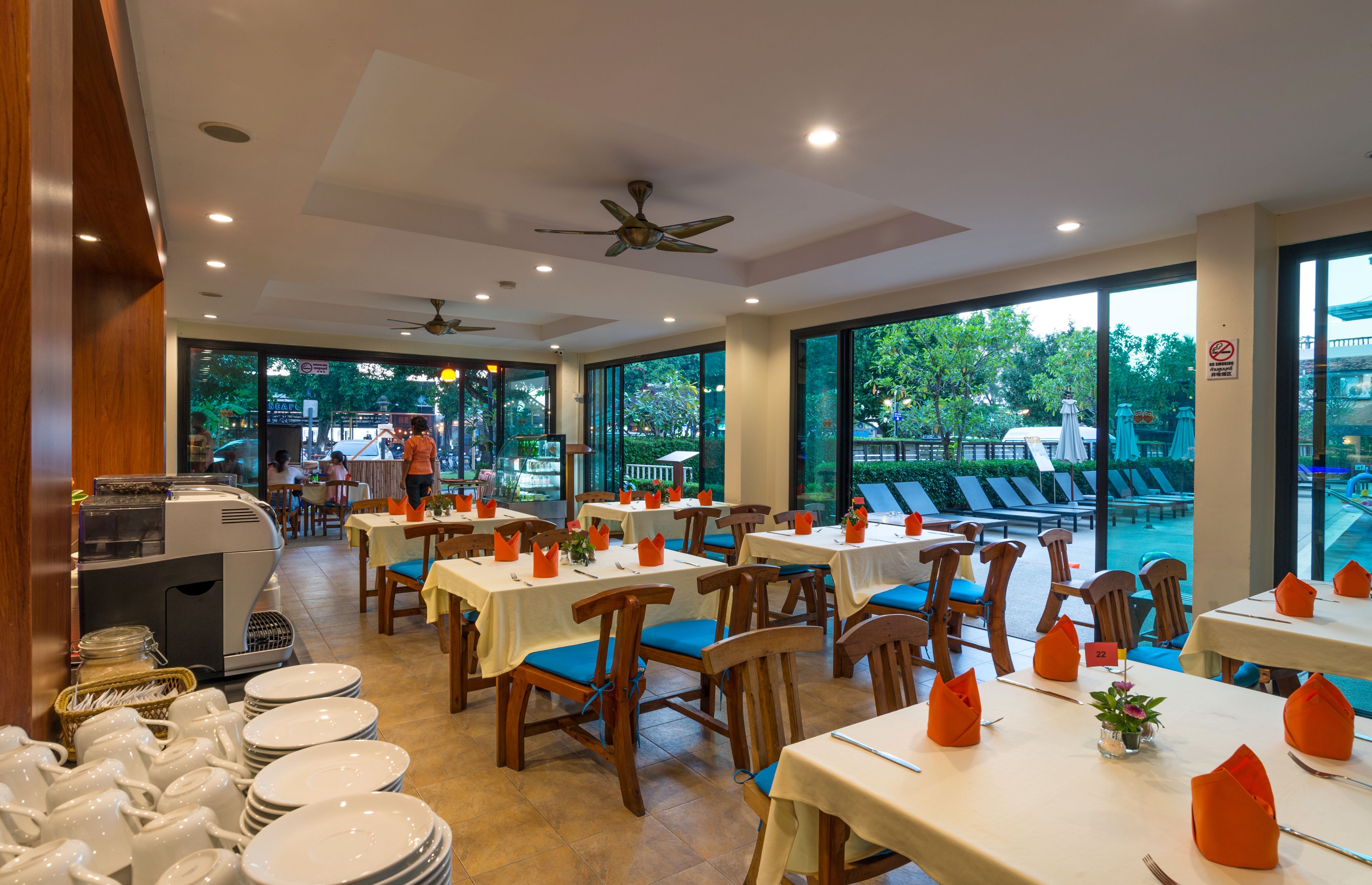 Breakfast, lunch and dinner served