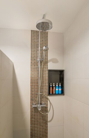 Bathroom shower - Srisuksant Resort (Krabi)