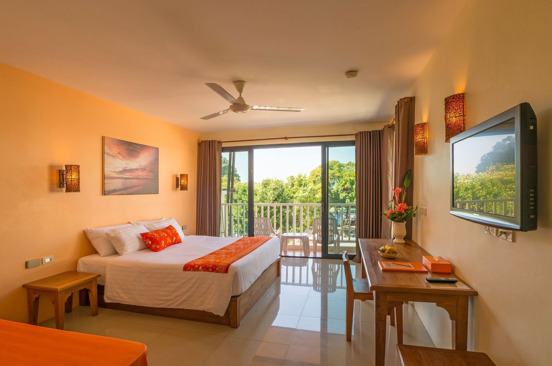 Minibar, in-room safe, desk, free WiFi