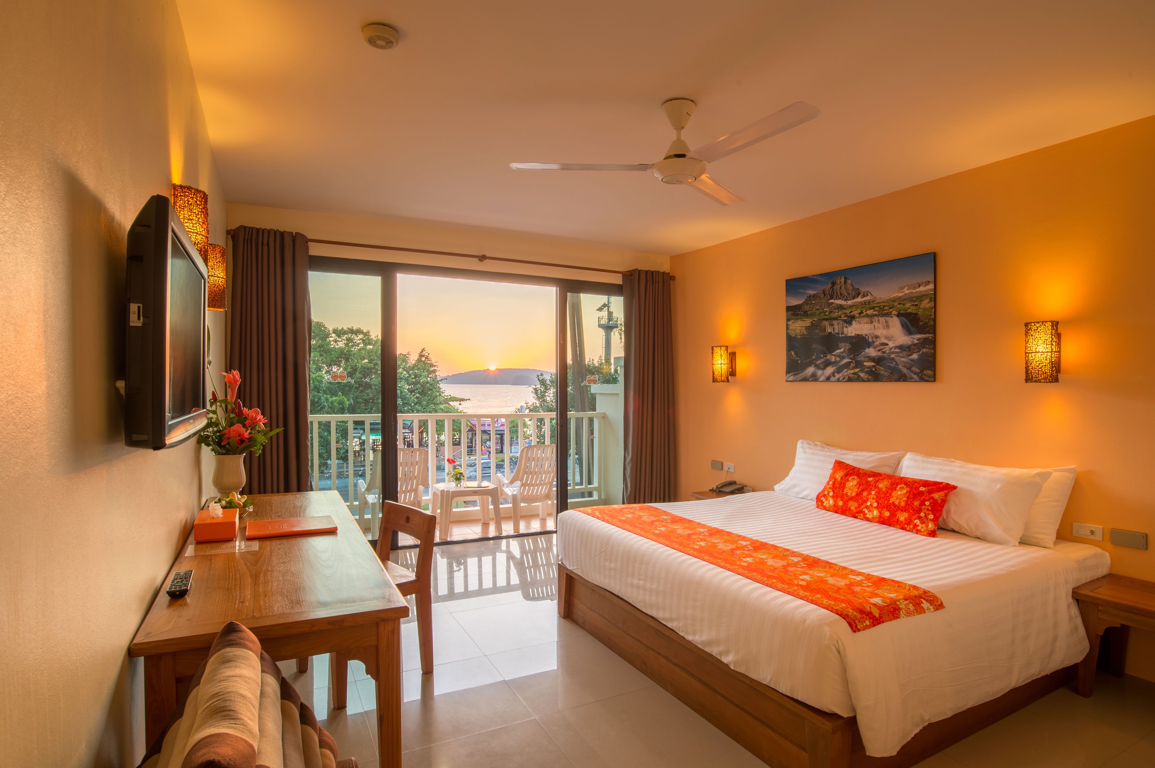 Habitación Deluxe, vistas al mar | Minibar, caja fuerte, escritorio y wifi gratis