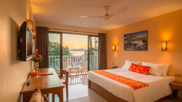 Chambre Deluxe, vue mer | Minibar, coffres-forts dans les chambres, bureau, Wi-Fi gratuit