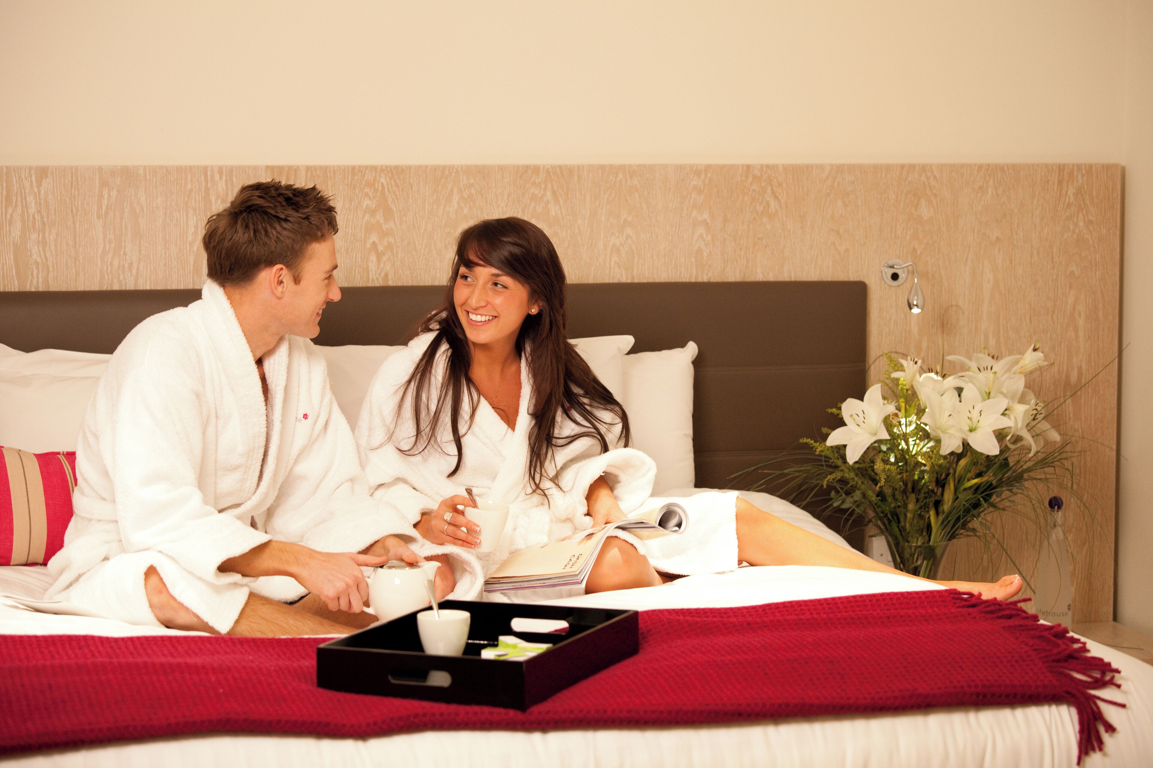 Habitación doble estándar | Ropa de cama de alta calidad y caja de seguridad en la habitación 