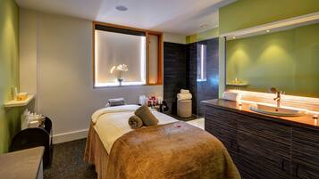 Espace de soins pour les couples, sauna, bain à remous, hammam