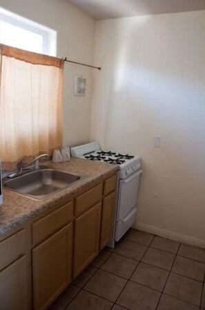 Fridge, microwave - Mission Bell Motel (Ventura)