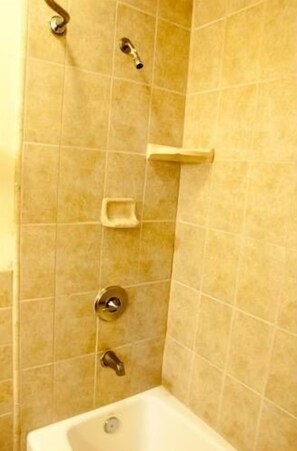 Dusche im Bad