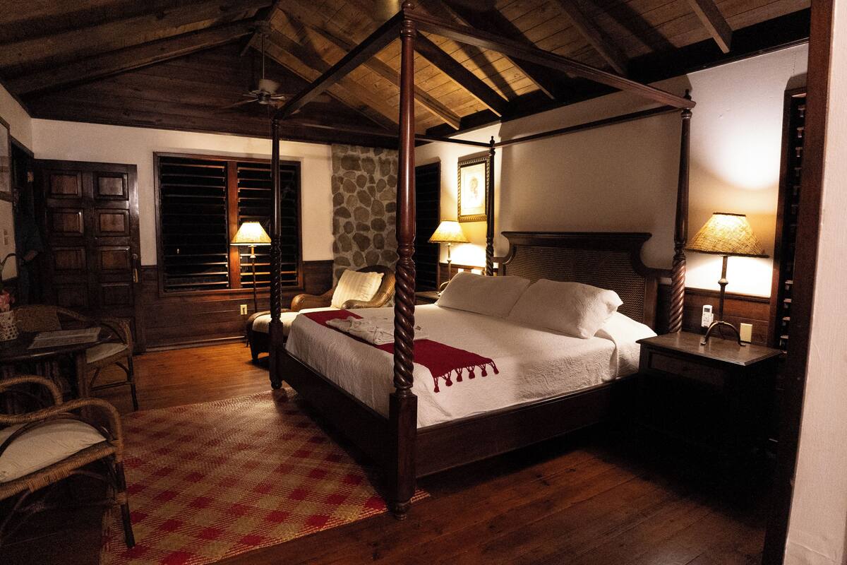 Superior Room, 1 King Bed | Premium bedding, pillowtop beds, desk, bed sheets