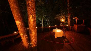 Breakfast, lunch, dinner served; garden views