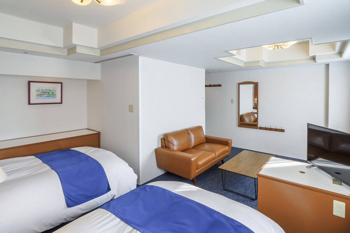 standard twin room non smoking | desk, free wifi, bed sheets