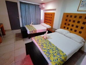 In-room safe, desk, iron/ironing board, free WiFi - Hotel Ziami (Veracruz)