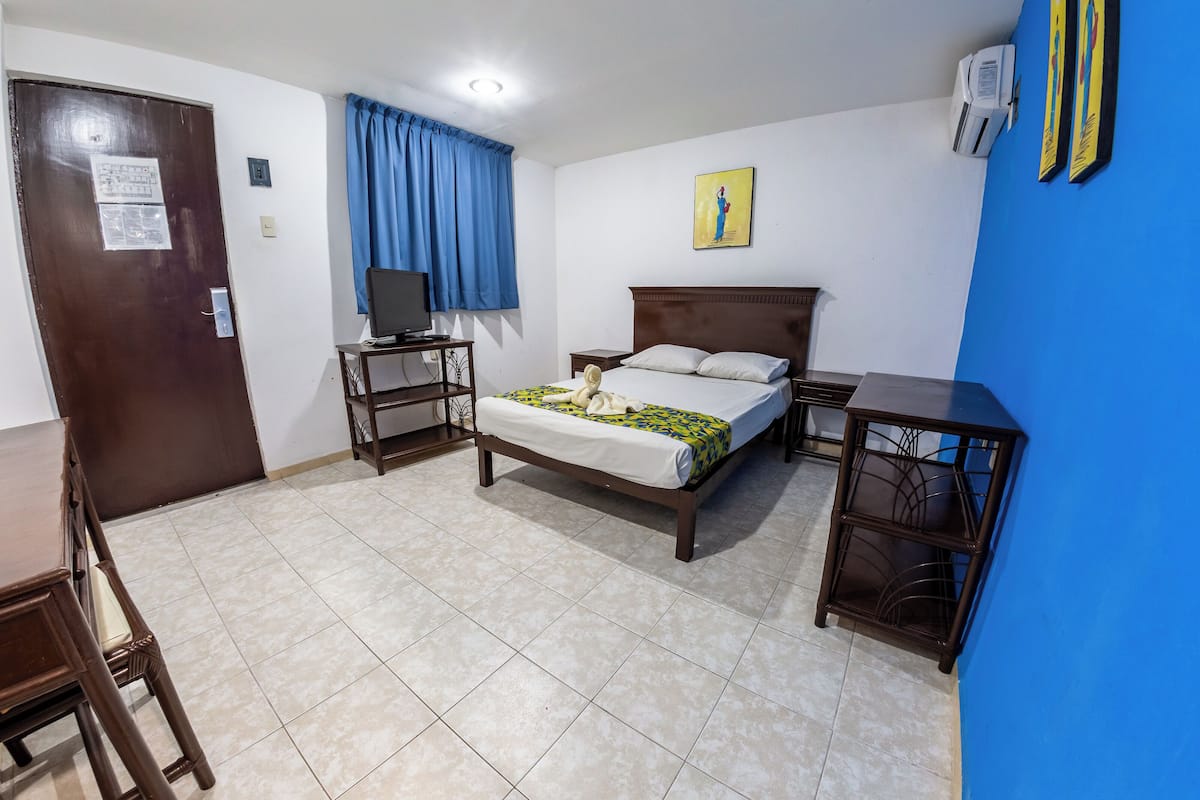 In-room safe, desk, iron/ironing board, free WiFi