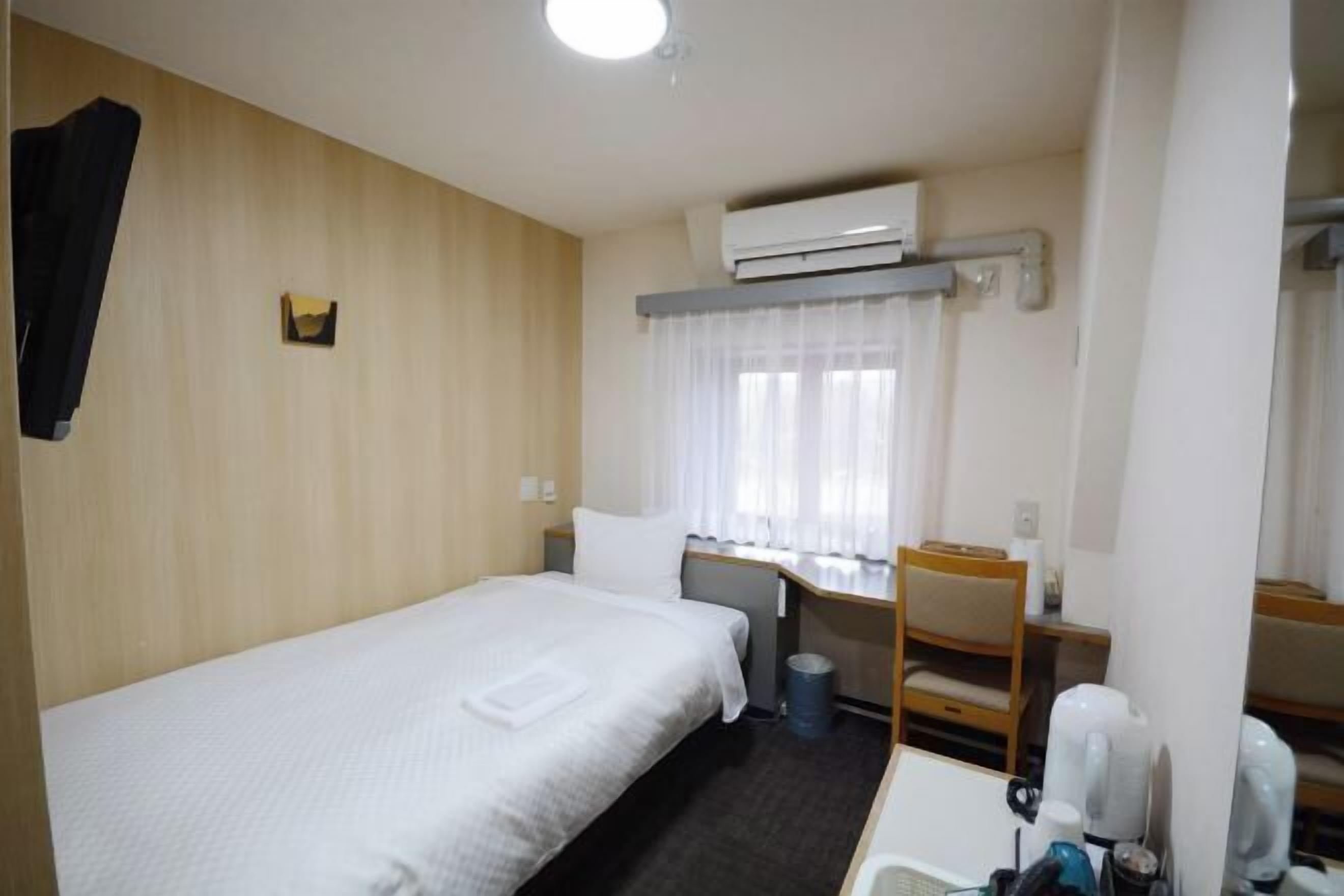 In-room safe, free WiFi, bed sheets