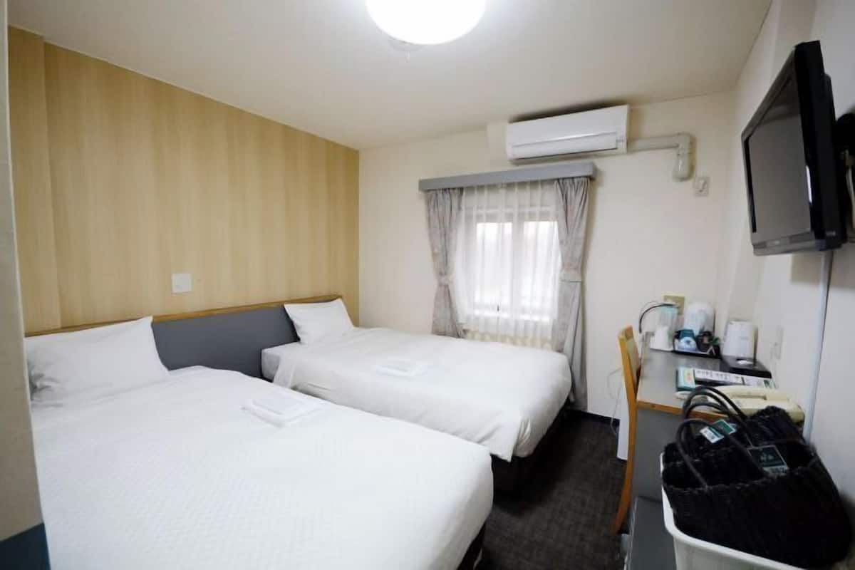 In-room safe, free WiFi, bed sheets