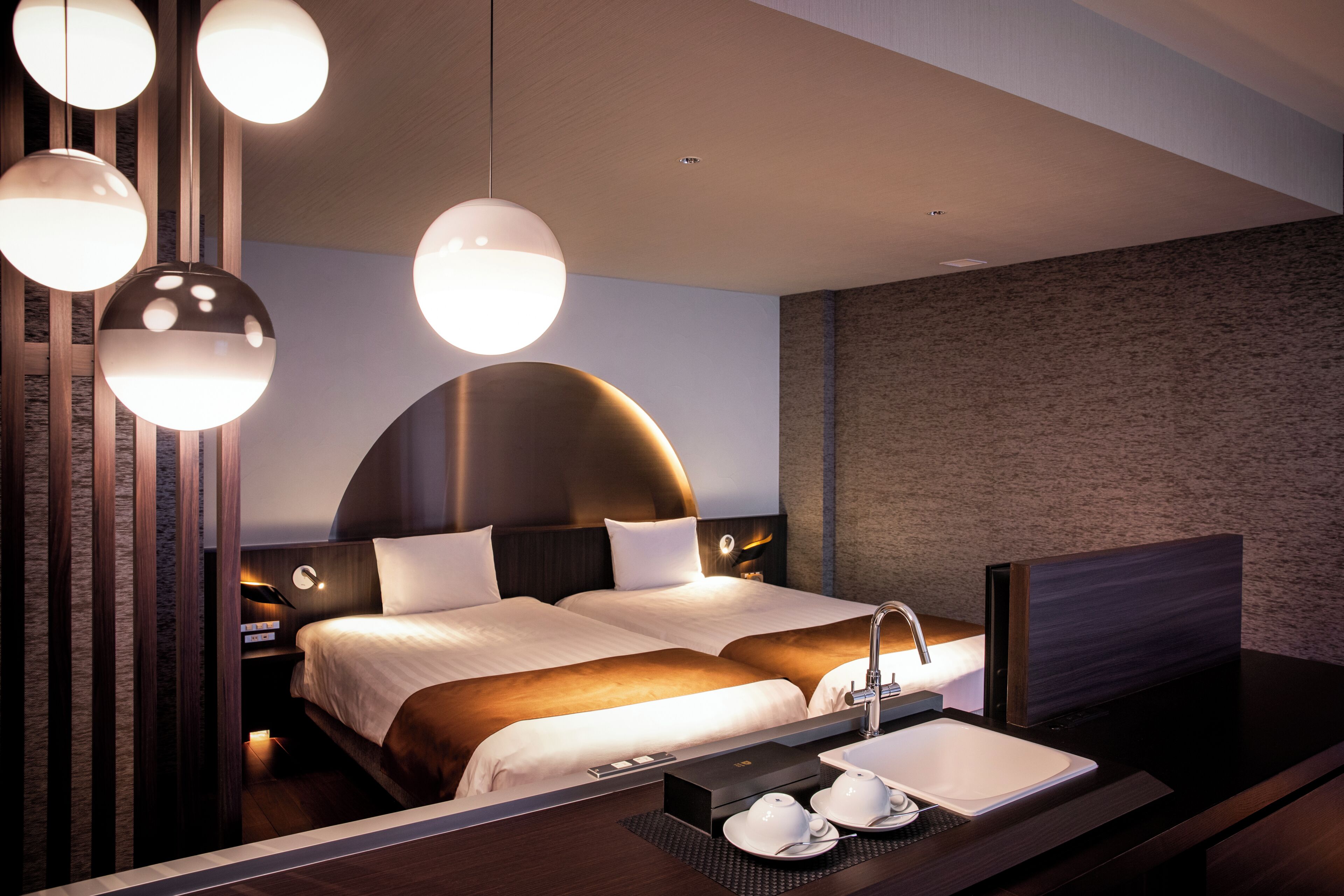 客房内保险箱、办公桌、遮光窗帘、免费 WiFi