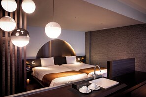 Caja de seguridad en la habitación, escritorio y cortinas blackout