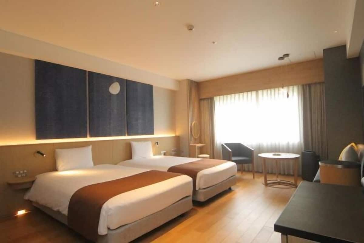 1 bedroom, in-room safe, desk, blackout curtains